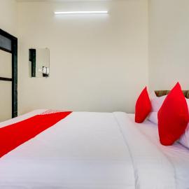 Hotel O 80 City Center，位于Dhule的酒店