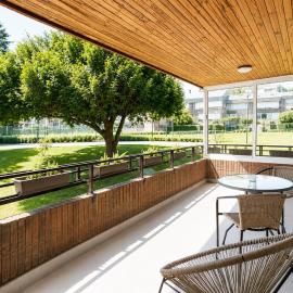 Hondarribia con Piscinas, Terraza Privada, Parking y Tenis - CASA OLABIDE，位于宏达瑞比亚的酒店