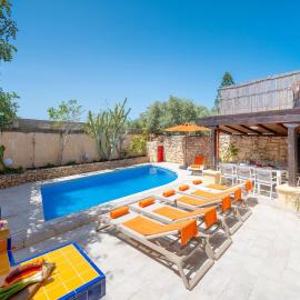 Il-Mohba Holiday Home，位于Munxar的酒店