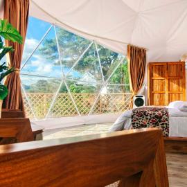 Nekoli Glamping - Riverside Domes with Mt Meru Views，位于阿鲁沙的酒店