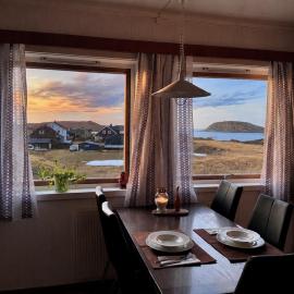 Apartment Overlooking the Bird Island - Hornøya，位于瓦尔德的酒店