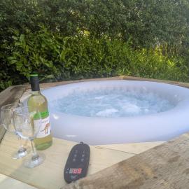 Relaxing Large King Room l 55inch TV l Hot Tub，位于埃杰顿的酒店