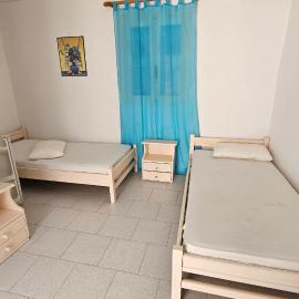 Small Apartments Rooms Only，位于佩里萨的酒店