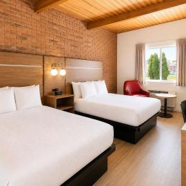 Ramada by Wyndham 1000 Islands Gananoque，位于加纳诺克的酒店