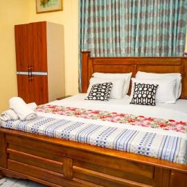Westend Arena Hotel，位于Trofwi的酒店