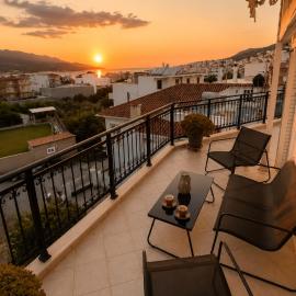 Théa Loft Premium Sunset Sea View Escape，位于Vathý的酒店