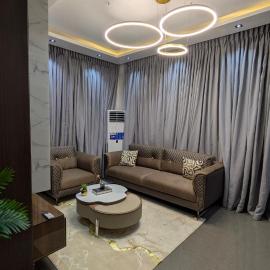 Fadivom Apartments Luxury Home 10 mins to Ikeja，位于Iseri的酒店