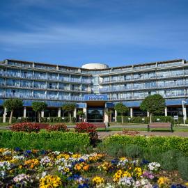Park Inn by Radisson Sarvar Resort & Spa - All Inclusive，位于萨尔瓦尔的酒店