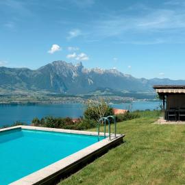 Private Chalet with Pool, Lake & Mountain Views，位于阿施伦的酒店