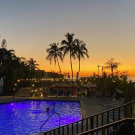 Moon Bay Condo, Paradise Found! Heated pool, boat slip, resort amenities and concierge services available!，位于基拉戈的酒店