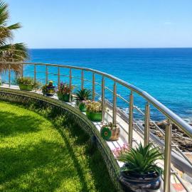 Seaside Mediterranean Duplex，位于古莱比耶的酒店