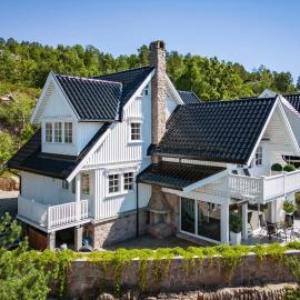 Beach House With Multiple Terraces In Holmsbu，位于Holmsbu的酒店