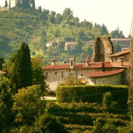 Castello di Cernusco Lombardone，位于Cernusco Lombardone的酒店
