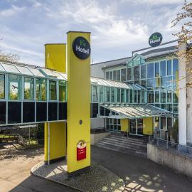 Hotel Holledau，位于Geisenhausen的酒店