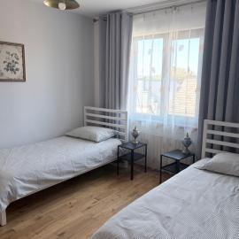 Twin room with private bathroom，位于Glin的酒店