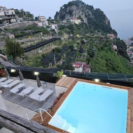 Il Paradiso sul Mare Apartment，位于斯卡拉的酒店