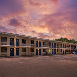 Travelodge by Wyndham Norfolk Airport，位于诺福克的酒店