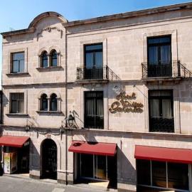 Hotel & Suites Galeria，位于莫雷利亚的酒店