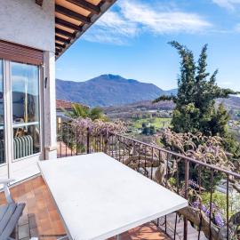 Lugano Hills View & Parking，位于Bigorio的酒店