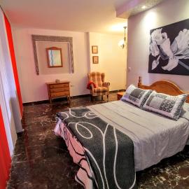 Apartamentos Turísticos La Fonda，位于杜尔卡尔的酒店