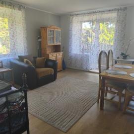 Vormsi Ohvitseride maja korter nr 6，位于Hullo的酒店