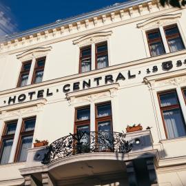 Hotel Central，位于奥西耶克的酒店