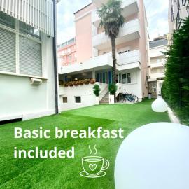 Hotel Amalfi & Dépendance，位于利尼亚诺萨比亚多罗的酒店
