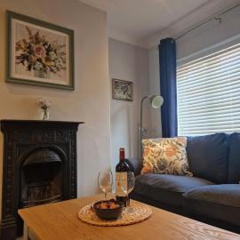 Cosy Cottage in the centre of Stratford-upon-Avon，位于埃文河畔斯特拉特福的酒店