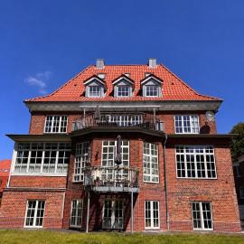 Wohnung in historischer Villa im Zentum Neumünsters，位于新明斯特的酒店