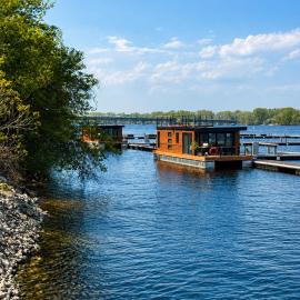 Maréa Stays, Habitation Flottante, Yacht Club TR，位于三河城的酒店