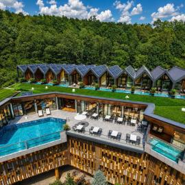 Resort Ujevara e Drinit，位于佩奇的酒店