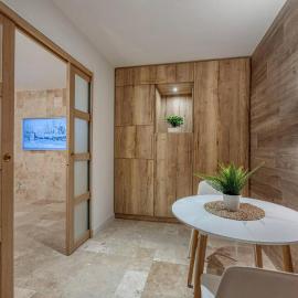 Suite romantique luxueuse avec Spa，位于圣马丹代雷的酒店