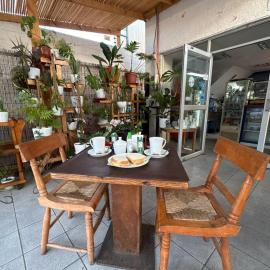 ROSETTA Café & Camas