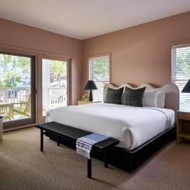 The Neighborhood Hotel - New Buffalo，位于新布法罗的酒店
