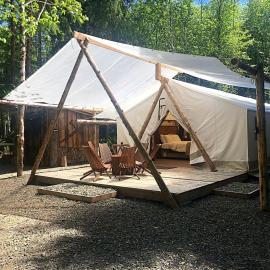 Beautiful Safari Tent near Olympic National Park for an Amazing Glamping Experience near Forks, Washington，位于福克斯的酒店