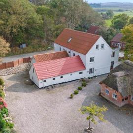 Large Holiday Home By The Limfjord，位于蒂霍尔姆的酒店