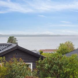 Family-Friendly House With A View Of The Fjord，位于Ølsted的酒店