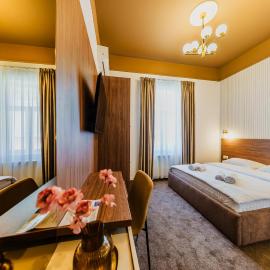 BOUL ROSU RESIDENCE free private parking，位于阿拉德的酒店