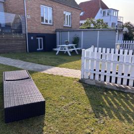 Cozy Holiday Apartment Located By Tejn Harbor，位于阿灵厄的酒店