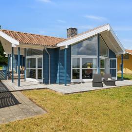 Sea View And Calm In Lovely House For 10 Guests，位于Augustenborg的酒店