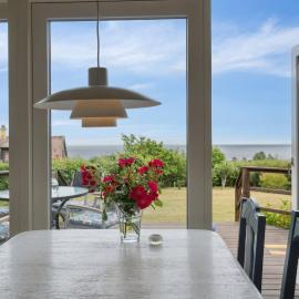 Cozy House With Sea View And Beautiful Location，位于Sandkås的酒店
