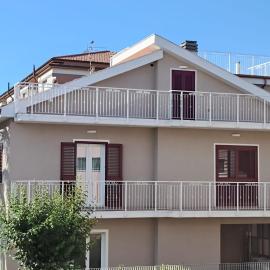 La Casa Bianca，位于卡梅拉诺的酒店