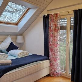 Family room in a House in Allschwil, Basel，位于艾勒史威尔的酒店