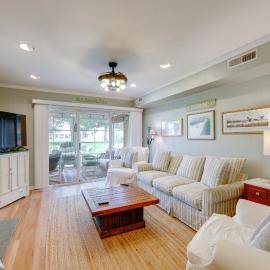 2 Mi to Beach: Gem w/ Enclosed Patio in Selbyville，位于塞尔比维尔的酒店