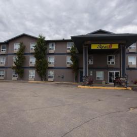 Super 8 by Wyndham Whitecourt,位于怀特考特的酒店
