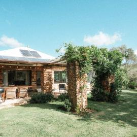 The Homestead at Qambathi Mountain Reserve - pets welcome - Wood fired hot tub，位于Elandskop的酒店