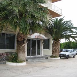 HOTEL ALEXANDROS,位于路特奇的酒店