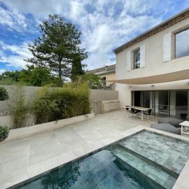 Quiet house, air conditioning, 3 bedrooms, small pool，位于Junas的酒店
