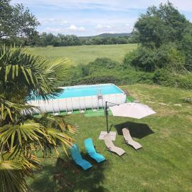 LOCATION APPART 45 M² - 2 CH AVEC JARDIN PRIVATIF，位于Gailhan的酒店