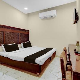 HOTEL O INNORA,位于赖布尔的酒店